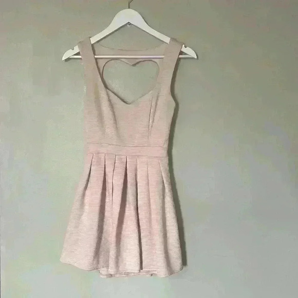 Powder pink mini dress - Picture 1 of 8